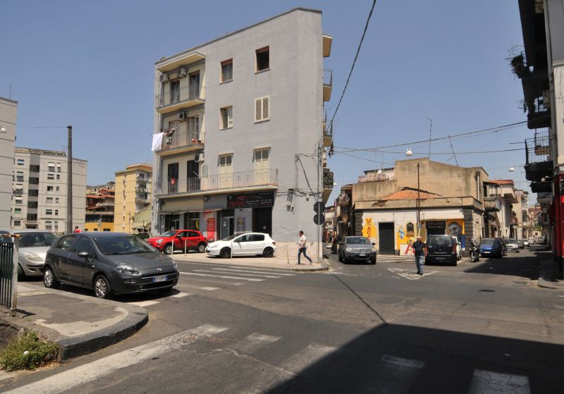 Appartamento 5 vani con soprastante terrazza - Via Curia/Vittorio Emanuele - CT