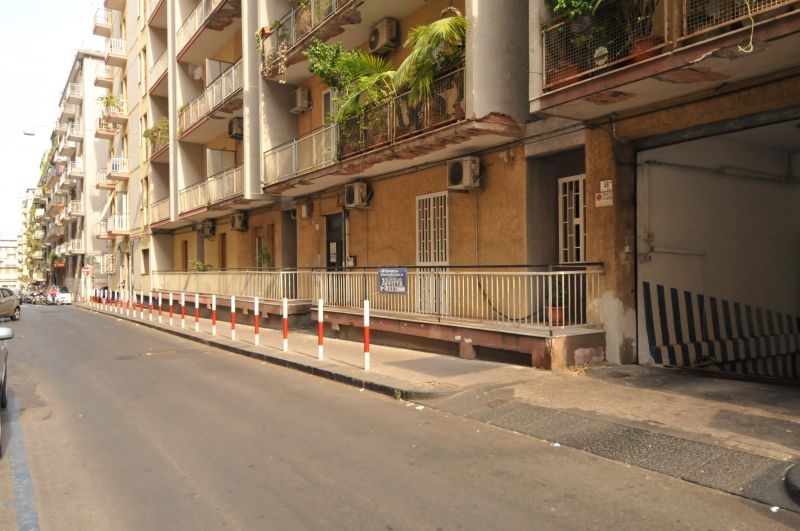 Enorme due vani (mq 65) arredato con terrazzino - Via Napoli - CT