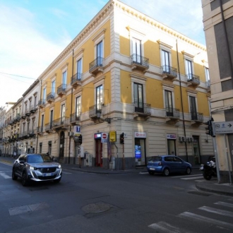 Appartamento 10 vani (mq 260) con terrazzo - Via Umberto - CT